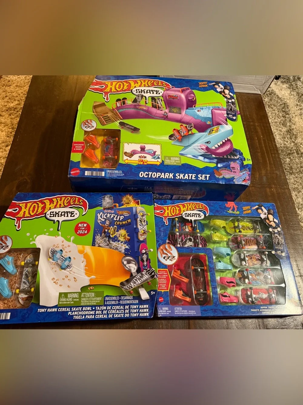 Tony Hawk (8) Fingerboard Set - By Hot Wheels - Skate Rippin’ Tricks